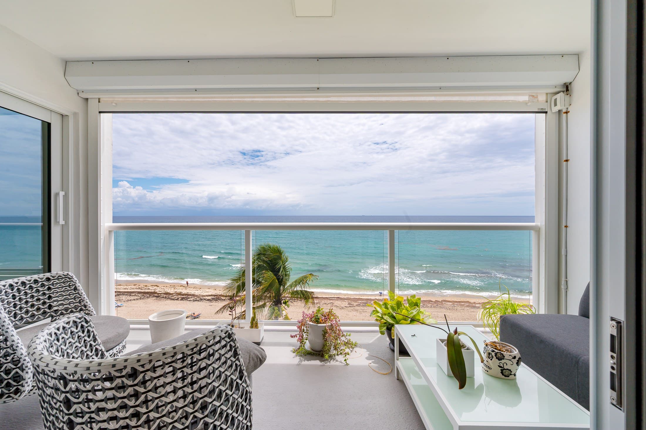 Private oceanfront balcony — Highland, Private Offering 001